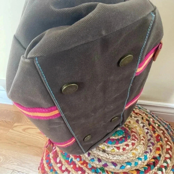 GAP canvas  brown leather duffle travel bag - Picture 6 of 9